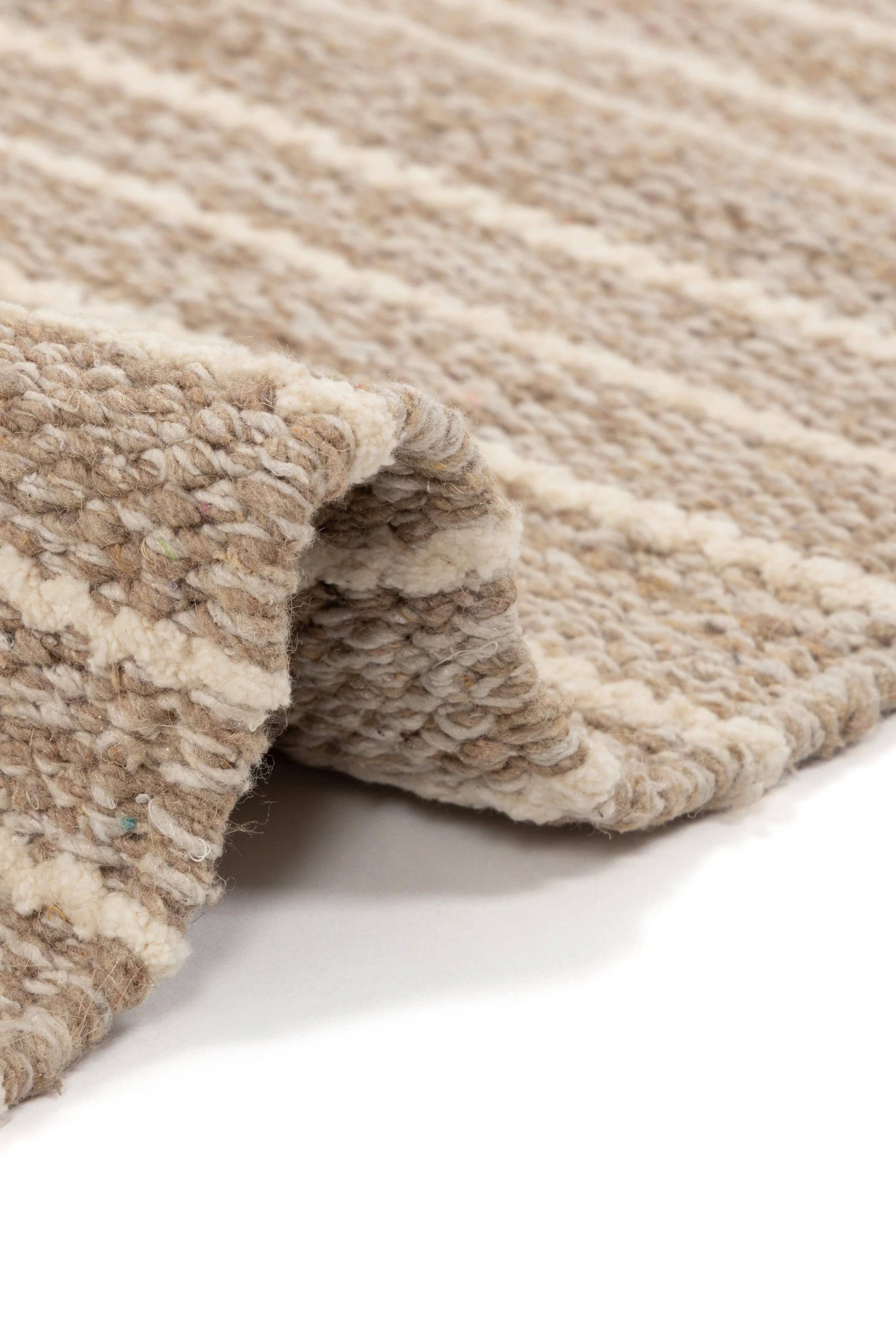 Handloom Jute Rug: 60x90cm