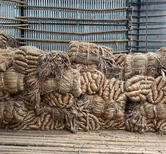 Jute Napkin Rings in Guardsman Red/Natural, Tied Set of 4: 4