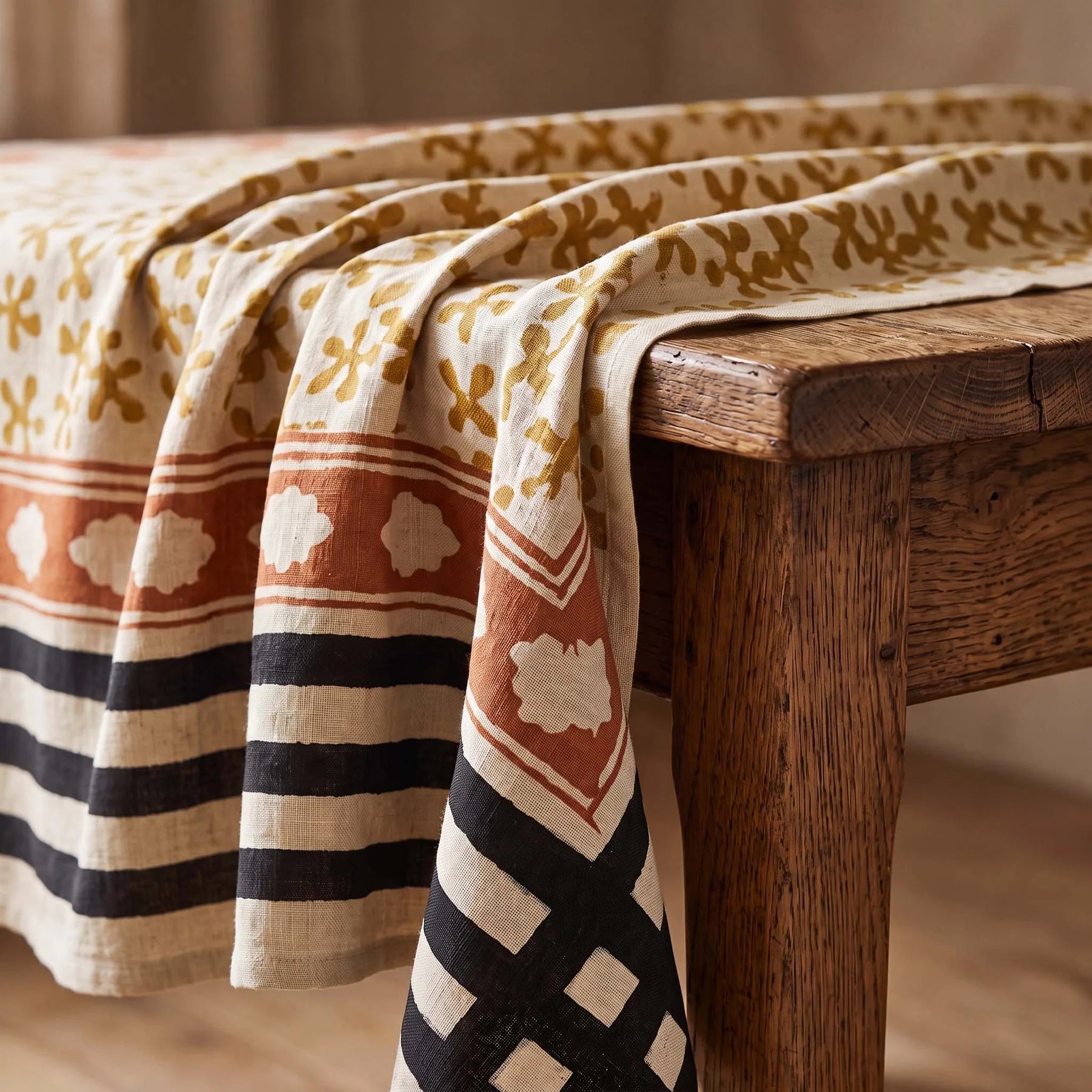OCHRE STAR MULTI TABLECLOTH