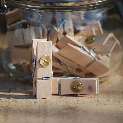 Pot of Wooden Pegs with Pushpin – 25pcs